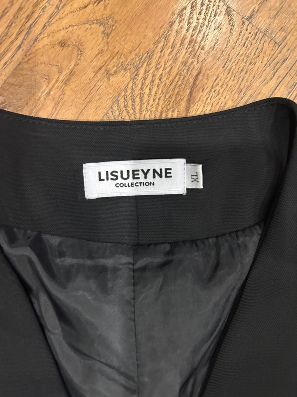 LISUEYNE Black Button Front Vest - Picture 2 of 3